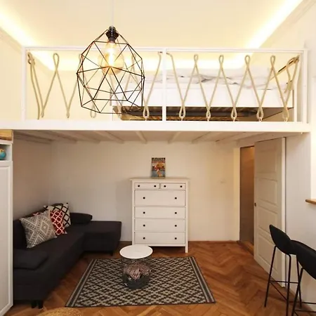 公寓 Lovely Downtown In *