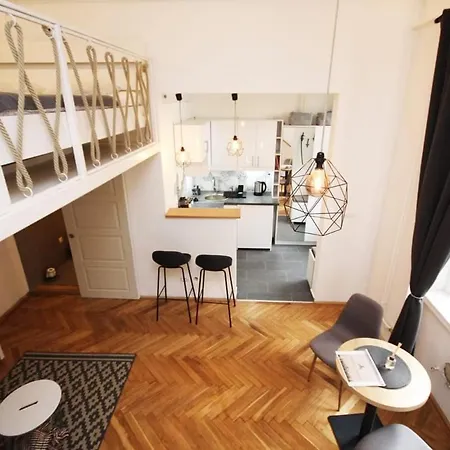 Lovely Downtown In 公寓 *