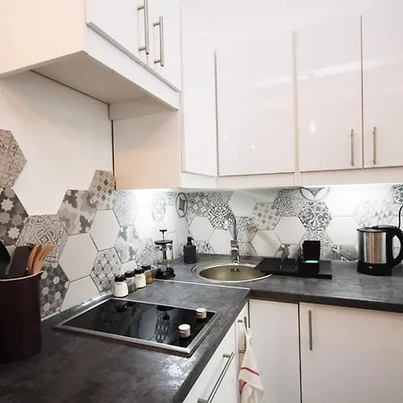 公寓 Lovely Downtown In *